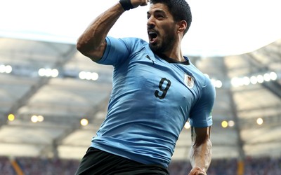 第一电竞精华-于帕梅卡诺这长传发动进攻